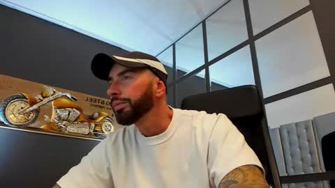 Snapshot of arongrant chatting on September 2025 09:23:02 AM AronGrant online show from September 2025 09:23:02 AM