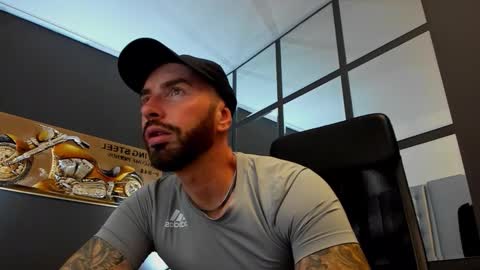 Snapshot of arongrant chatting on September 2025 09:03:02 AM AronGrant online show from September 2025 09:03:02 AM