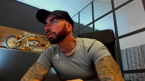 Snapshot of arongrant chatting on October 2025 10:21:01 AM AronGrant online show from October 2025 10:21:01 AM