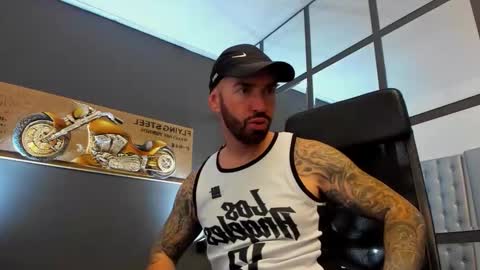 Snapshot of arongrant chatting on October 2025 08:54:02 AM AronGrant online show from October 2025 08:54:02 AM