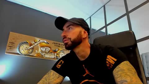 Snapshot of arongrant chatting on October 2025 09:06:02 AM AronGrant online show from October 2025 09:06:02 AM