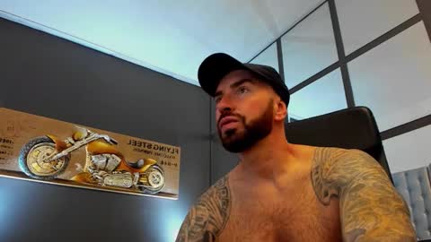 Snapshot of arongrant chatting on October 2025 08:48:02 AM AronGrant online show from October 2025 08:48:02 AM