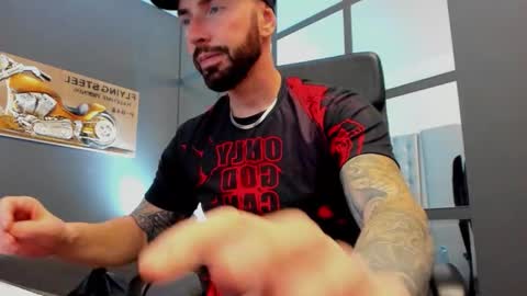 Snapshot of arongrant chatting on October 2025 10:32:02 AM AronGrant online show from October 2025 10:32:02 AM