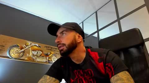 Snapshot of arongrant chatting on October 2025 10:30:01 AM AronGrant online show from October 2025 10:30:01 AM