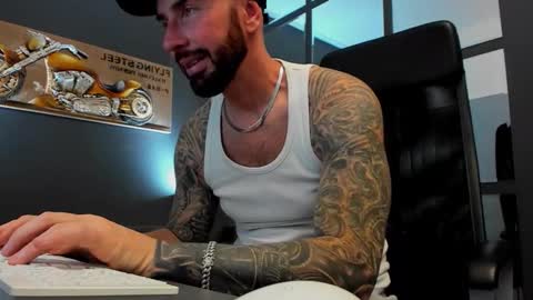 Snapshot of arongrant chatting on October 2025 10:30:01 AM AronGrant online show from October 2025 10:30:01 AM