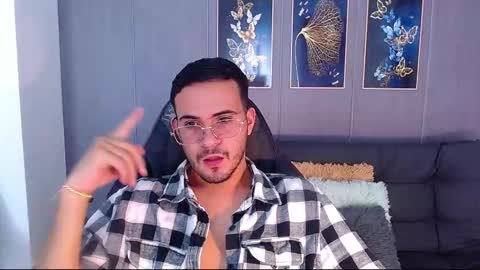 Snapshot of arontrey21_ chatting on September 2025 07:50:02 PM Adrian online show from September 2025 07:50:02 PM