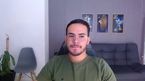 Snapshot of arontrey21_ chatting on September 2025 07:08:02 PM Adrian online show from September 2025 07:08:02 PM