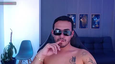 Snapshot of arontrey21_ chatting on October 2025 09:01:01 PM Adrian online show from October 2025 09:01:01 PM