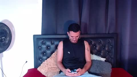 Snapshot of arontrey21_ chatting on October 2025 07:35:02 PM Adrian online show from October 2025 07:35:02 PM