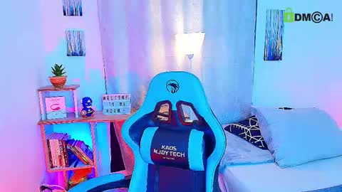 Snapshot of arontroy_wi chatting on October 2025 12:03:02 PM noah and ivy online show from October 2025 12:03:02 PM