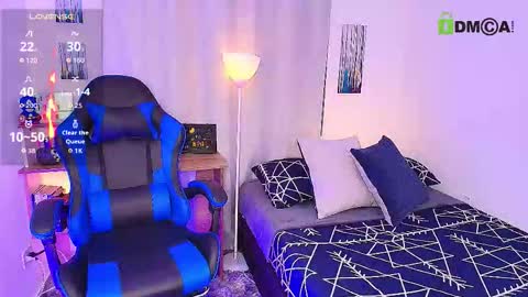 Snapshot of arontroy_wi chatting on November 2025 10:38:02 AM noah and ivy online show from November 2025 10:38:02 AM