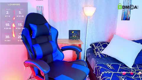 Snapshot of arontroy_wi chatting on November 2025 10:36:02 AM noah and ivy online show from November 2025 10:36:02 AM