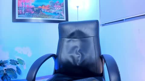 Snapshot of aroon_connor chatting on December 2024 04:27:02 AM online show from December 2024 04:27:02 AM