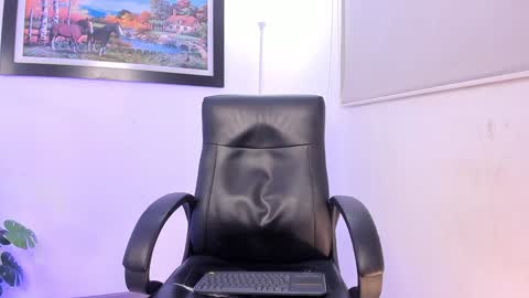 Snapshot of aroon_connor chatting on January 2025 12:09:02 AM online show from January 2025 12:09:02 AM