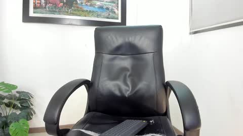 Snapshot of aroon_connor chatting on February 2025 02:28:02 AM online show from February 2025 02:28:02 AM