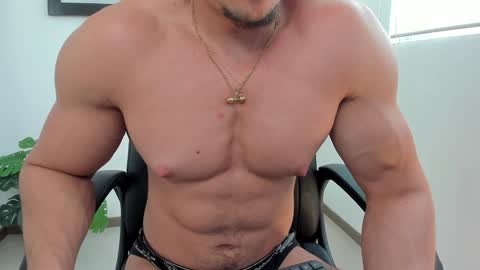 Snapshot of aroon_connor chatting on February 2025 08:25:01 PM online show from February 2025 08:25:01 PM