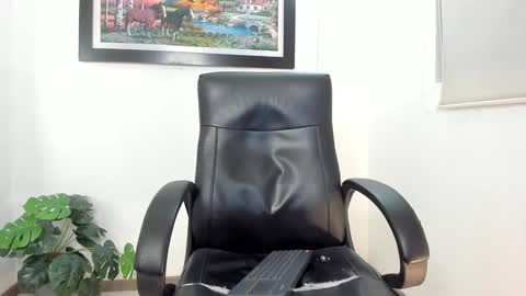 Snapshot of aroon_connor chatting on February 2025 02:06:02 AM online show from February 2025 02:06:02 AM