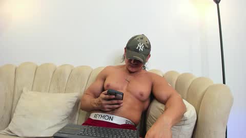 Snapshot of aroon_connor chatting on October 2025 01:01:02 AM online show from October 2025 01:01:02 AM