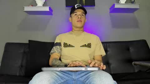 AROON HOT online show from February 2026 12:08:01 PM