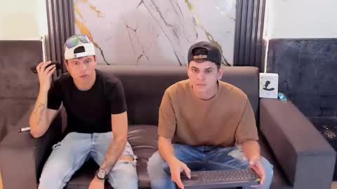 Aroon   online show from April 2026 03:53:02 AM