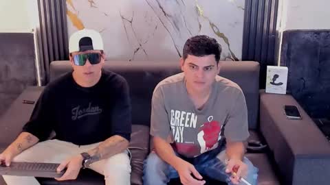 Aroon   online show from April 2026 04:10:02 AM