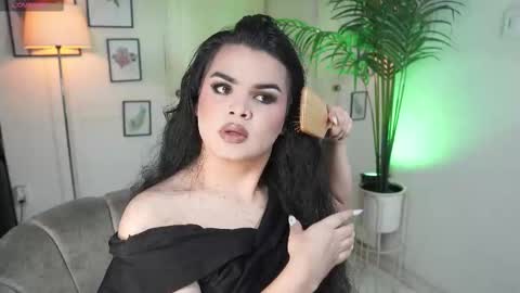 Chloe  online show from October 2025 02:38:01 PM