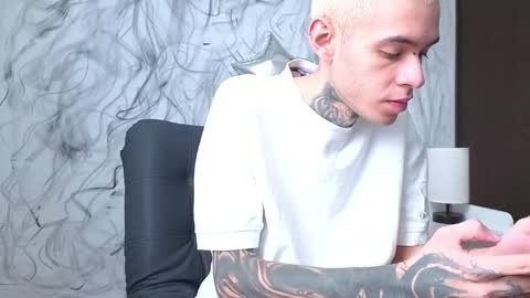 Snapshot of arteemiis chatting on September 2025 12:10:01 PM online show from September 2025 12:10:01 PM