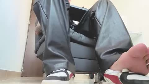 Snapshot of arteemiis chatting on October 2025 12:52:02 PM online show from October 2025 12:52:02 PM