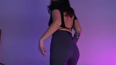 Snapshot of artegirlx chatting on November 2025 11:54:01 AM Maya online show from November 2025 11:54:01 AM