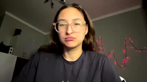 Mia  online show from March 2026 03:24:01 PM