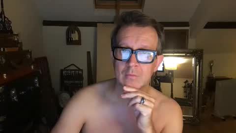 Snapshot of artisterotic chatting on November 2025 08:43:01 PM artisterotic online show from November 2025 08:43:01 PM