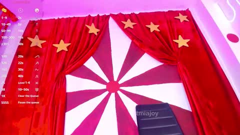 Snapshot of artmiajoy chatting on October 2025 02:06:02 PM MIA OF artmiajoy online show from October 2025 02:06:02 PM