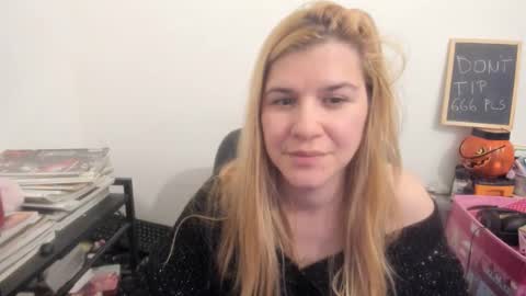 Snapshot of artsyandcraftsy_ chatting on March 2026 10:22:01 PM MIA online show from March 2026 10:22:01 PM