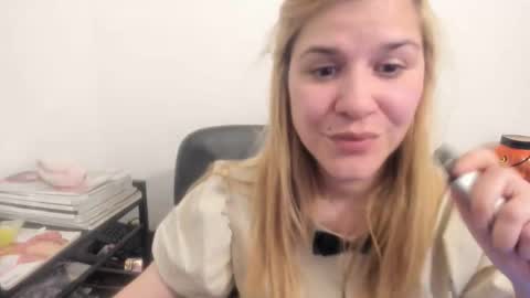 Snapshot of artsyandcraftsy_ chatting on April 2026 04:40:02 PM MIA online show from April 2026 04:40:02 PM