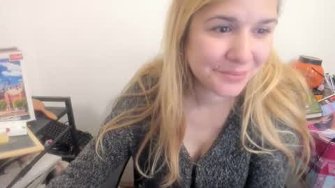 Snapshot of artsyandcraftsy_ chatting on April 2026 10:18:02 AM MIA online show from April 2026 10:18:02 AM
