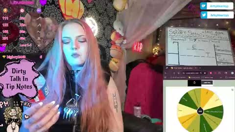 Snapshot of artsyheartsyy chatting on October 2025 04:52:01 AM ArtsyHeartsyy online show from October 2025 04:52:01 AM