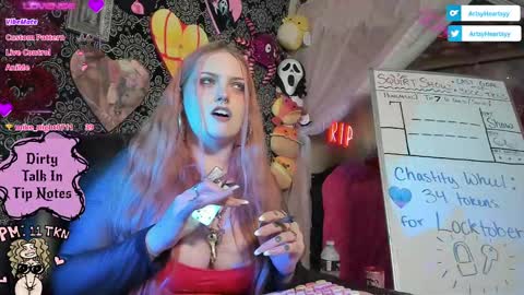 Snapshot of artsyheartsyy chatting on October 2025 02:09:01 AM ArtsyHeartsyy online show from October 2025 02:09:01 AM