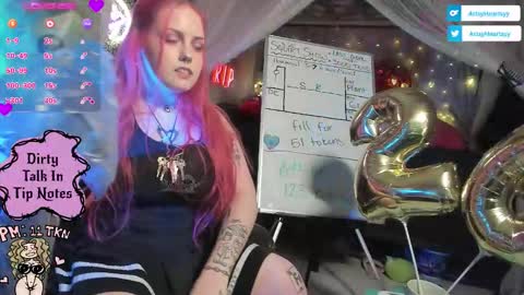 Snapshot of artsyheartsyy chatting on October 2025 02:55:02 AM ArtsyHeartsyy online show from October 2025 02:55:02 AM