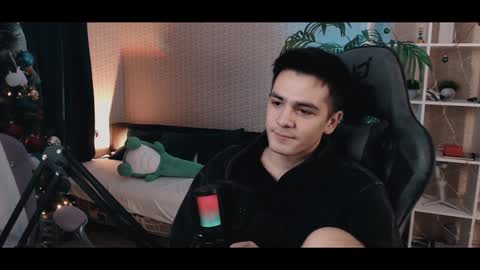 Snapshot of arturmelrose chatting on December 2024 04:14:02 PM Artur Cumalot online show from December 2024 04:14:02 PM