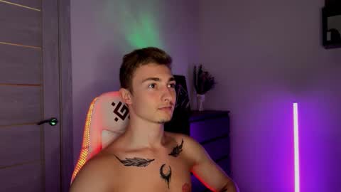 arturr_scott online show from November 2025 07:24:01 PM