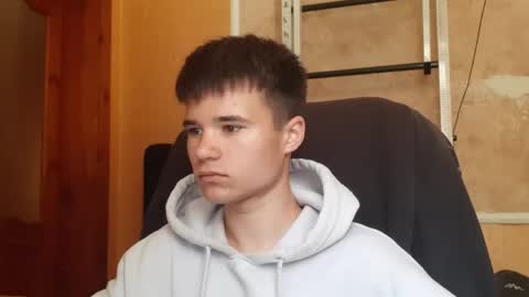 Snapshot of arvyn_ chatting on June 2026 07:43:01 AM Denis online show from June 2026 07:43:01 AM