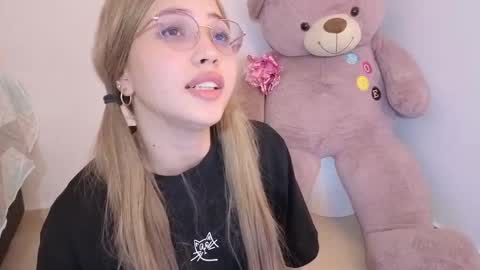 Snapshot of ary1_ chatting on December 2025 04:51:02 AM Ary online show from December 2025 04:51:02 AM