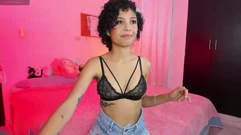 Ariana and Kelsieh online show from December 2025 09:53:01 PM