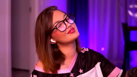 Lunaa  online show from October 2025 12:41:01 AM