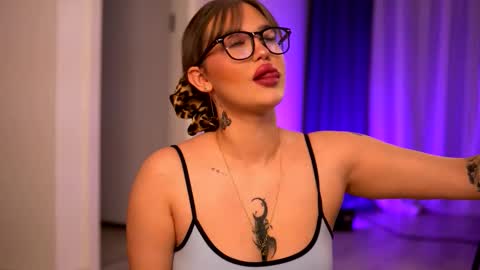 Lunaa  online show from November 2025 07:26:01 PM