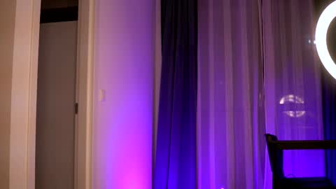 Lunaa  online show from November 2025 06:51:01 PM