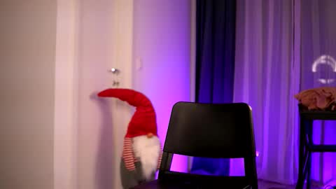 Lunaa  online show from December 2025 08:04:01 PM