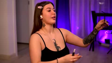 Lunaa  online show from December 2025 08:06:01 PM