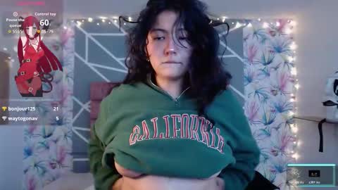 Snapshot of asaray_t chatting on November 2025 07:46:01 PM Saray online show from November 2025 07:46:01 PM