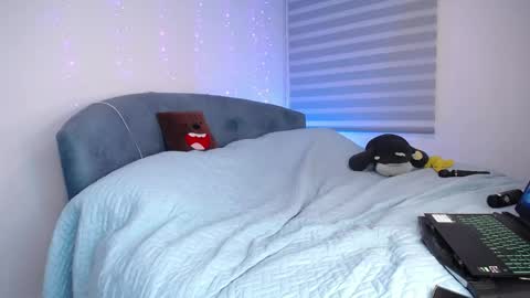 Snapshot of aschly_moon chatting on May 2026 11:23:04 PM Aschly online show from May 2026 11:23:04 PM